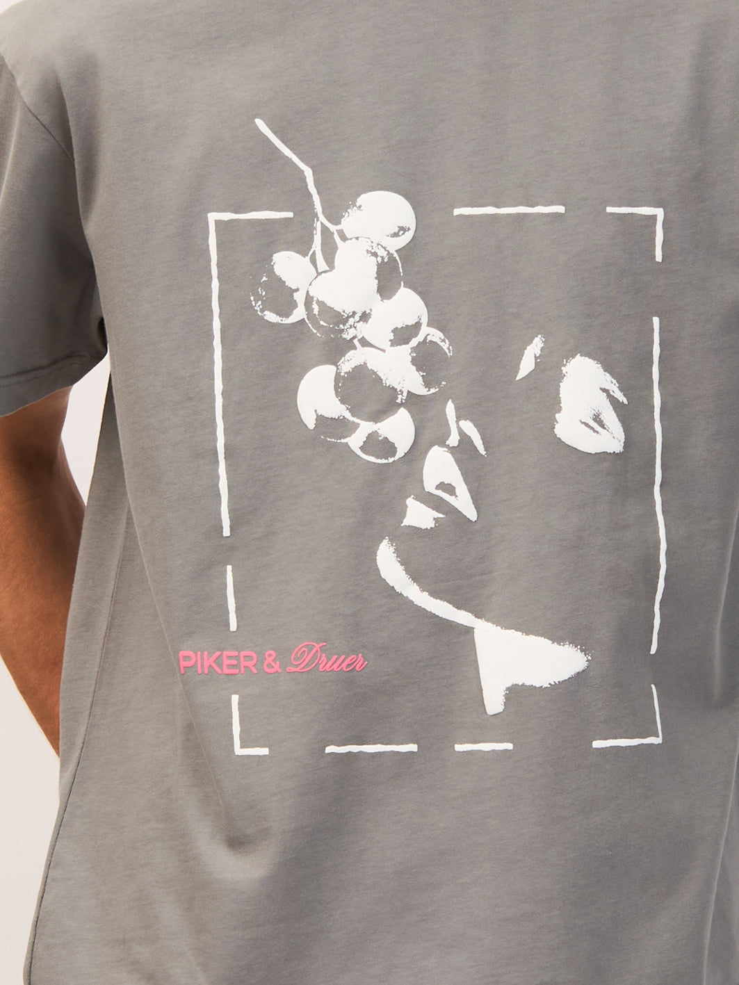 Piker&Druer T-shirt – vintage grey with white and pink print