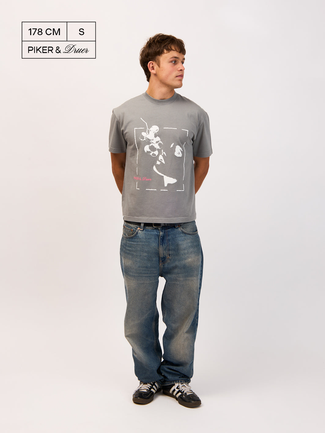Piker&Druer T-shirt – vintage grey with white and pink print