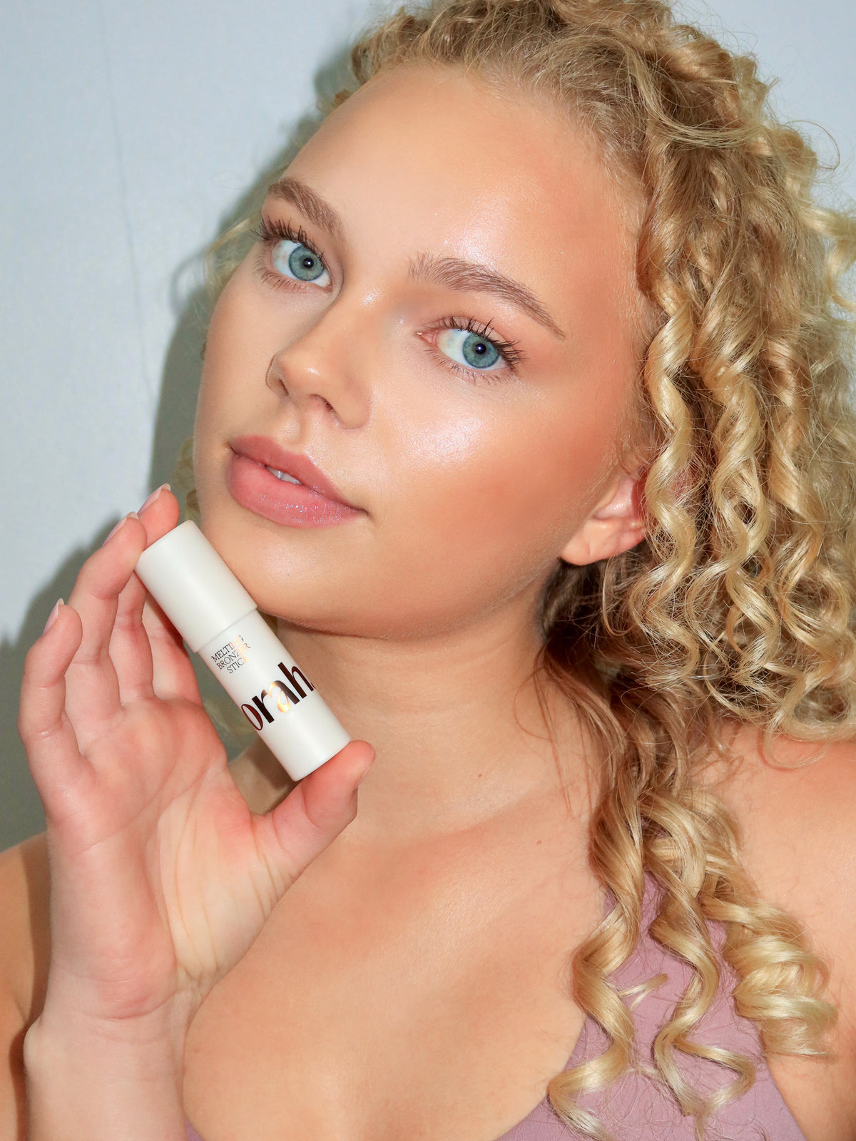 Dorah Melting Bronzer Stick 01. Horizon