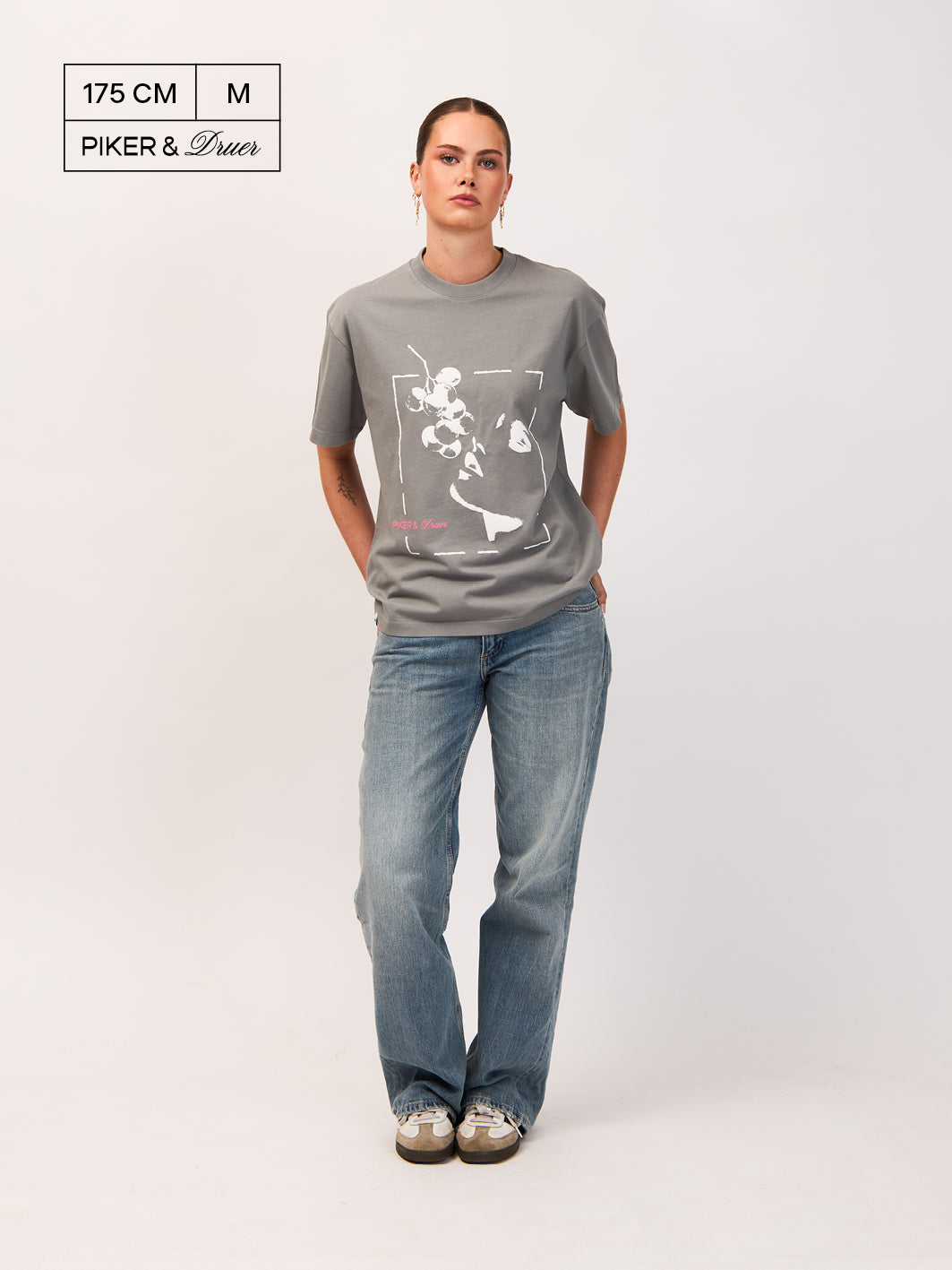 Piker&Druer T-shirt – vintage grey with white and pink print